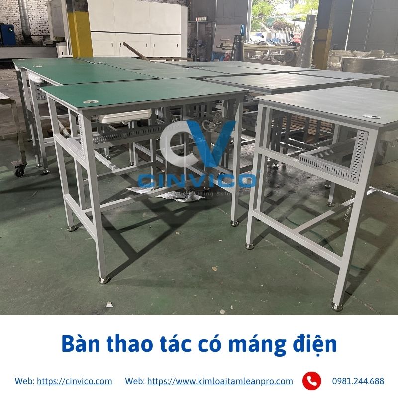 Bàn thao tác có máng điện