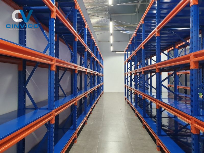 Những lưu ý khi chọn mua kệ khuôn