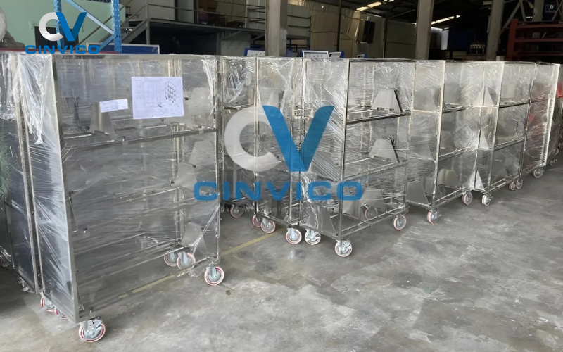 Xe đẩy hàng inox và xe đẩy hàng nhôm: Lựa chọn nào tối ưu nhất?