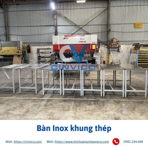 Bàn thao tác Inox khung thép