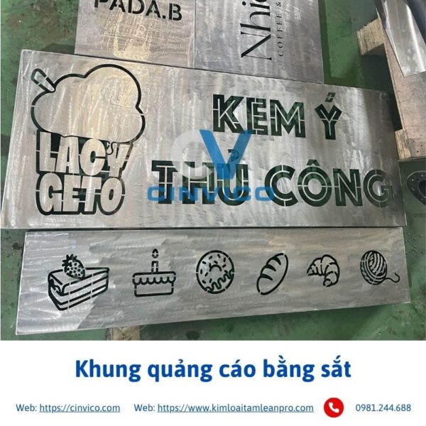 Khung quảng cáo làm bằng sắt