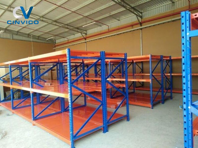 Khi nào nên chọn kệ độc lập hoặc kệ nối tiếp?