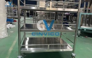 Ứng dụng thực tế của xe đẩy inox 3 tầng trong nhà bếp và y tế