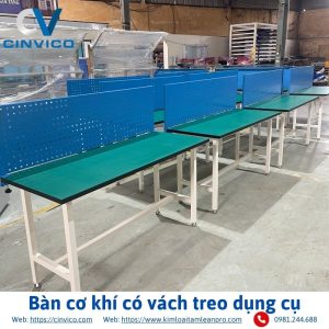 Bàn cơ khí có vách treo dụng cụ