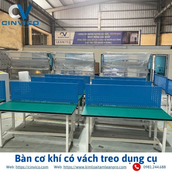 Bàn cơ khí có vách treo dụng cụ