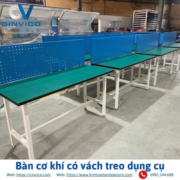 Bàn cơ khí có vách treo dụng cụ