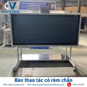 Bàn thao tác có rèm chắn