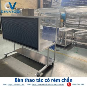 Bàn thao tác có rèm chắn