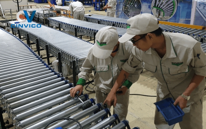 Ứng dụng băng tải con lăn xếp trong lắp ráp