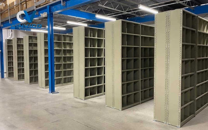 Các yếu tố ảnh hưởng đến giá kệ để hàng